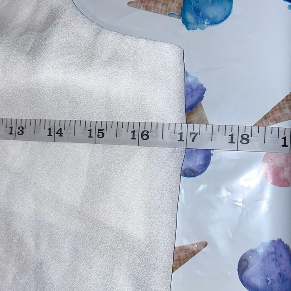 🔥🔥Bundle 🚨 Alert 2 Spring Tops Size Small - Picture 4 of 13